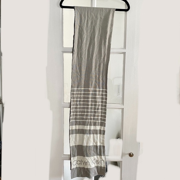 Calvin Klein Logo White and Gray Stripe Scarf - Picture 3 of 7